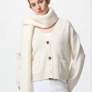 Uniqlo Soufflé Yarn Soft Cardigan in Off White